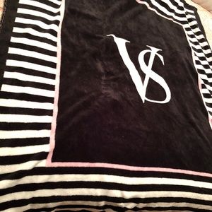 Sale!! Victoria' Secret fleece blanket
